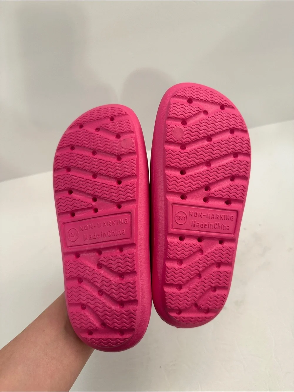 Kids Hello Kitty Pink Slides Size 13/1